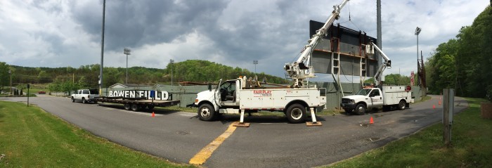 The Bluefield Blue Jay's have teamed up with Time Technologies, Inc. to install their new scoreboard at BOWEN FIELD in beautiful Bluefield, VA.  Installation has been completed for their professional baseball team's first game!